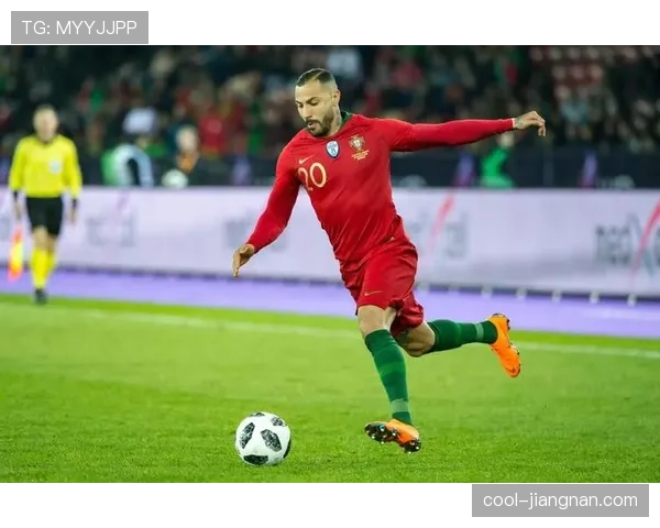 夸雷斯马与阿奎罗边锋定位下的转移偏好与单点驱动机制差异